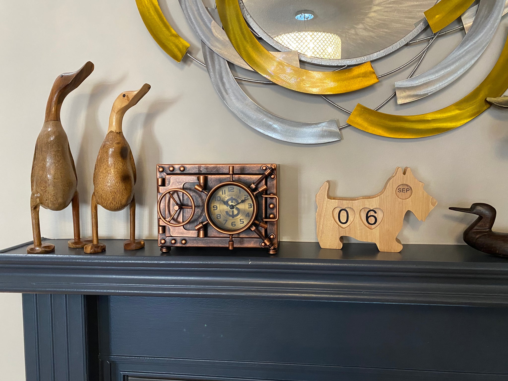 Table clock with Piggy Bank